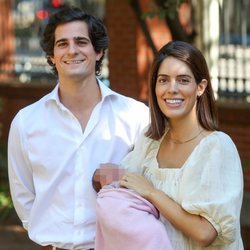 Fernando Fitz-James Stuart y Sofía Palazuelo presentan a su hija