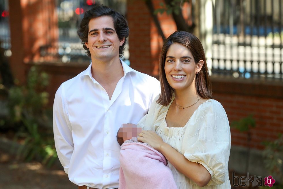 Fernando Fitz-James Stuart y Sofía Palazuelo presentan a su hija