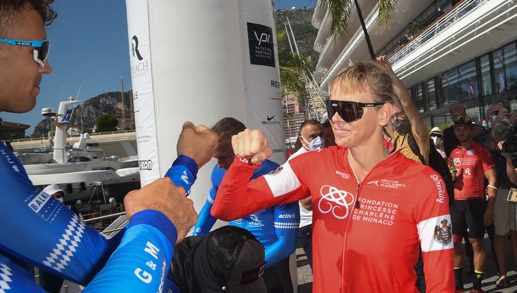 Charlene de Mónaco participa en el evento The Crossing: Calvi-Monaco Water Bike Challenge