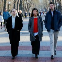 Irene Urdangarin, Juan Urdangarin y Miguel Urdangarin paseando por Vitoria