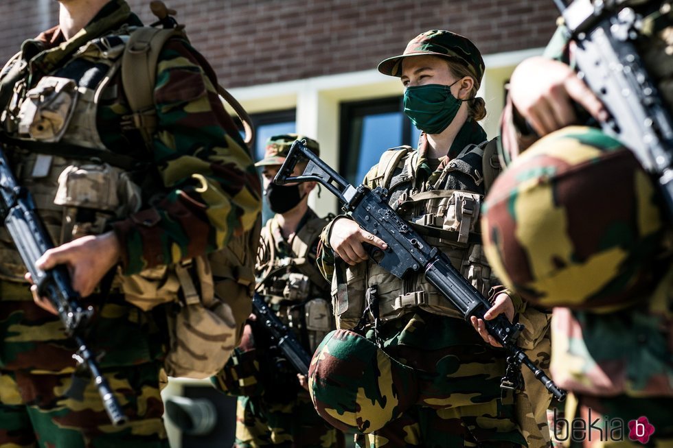 La Princesa Isabel de Bélgica, armada en su primer entrenamiento militar