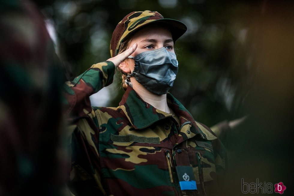 La Princesa Isabel de Bélgica, formando en su primer entrenamiento militar