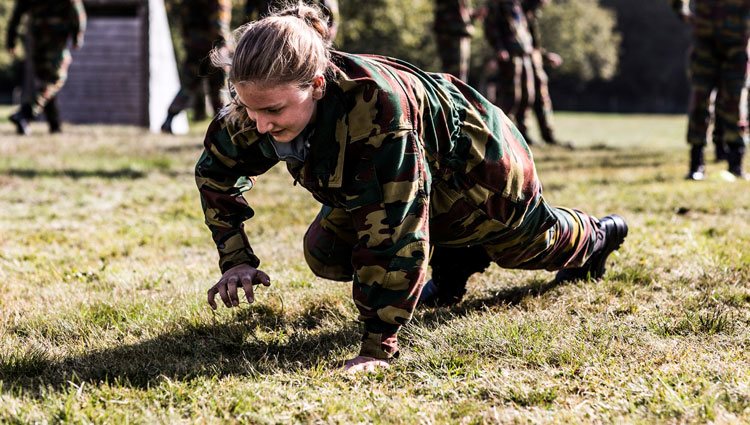 La Princesa Isabel de Bélgica en su primer entrenamiento militar