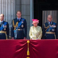 La Reina Isabel, el Duque de Edimburgo, el Príncipe Guillermo, el Príncipe Andrés, el Príncipe Eduardo y Sophie Rhys-Jones