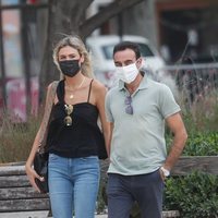 Enrique Ponce y Ana Soria paseando por Nimes