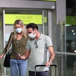 Enrique Ponce y Ana Soria llegando a Madrid desde Nimes