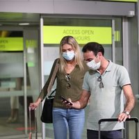 Enrique Ponce y Ana Soria llegando a Madrid desde Nimes