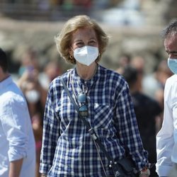 La Reina Sofía en Málaga para participar en una recogida de basura en la playa