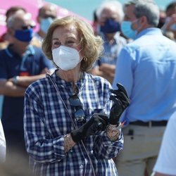 La Reina Sofía en una recogida de residuos en la playa de Málaga