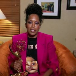 Regina King aceptando su galardón en los Premios Emmy 2020