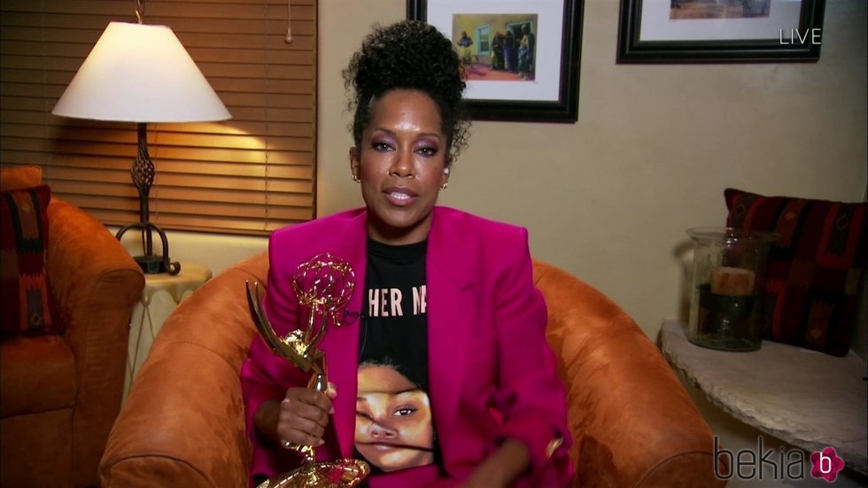 Regina King aceptando su galardón en los Premios Emmy 2020