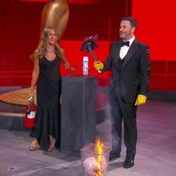 Jimmy Kimmel y Jennifer Aniston en la gala de entrega de los Premios Emmy 2020