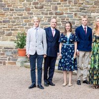 Jehan de Lannoy y Beatrice de Lannoy con sus hijos en el bautizo de Carlos de Luxemburgo