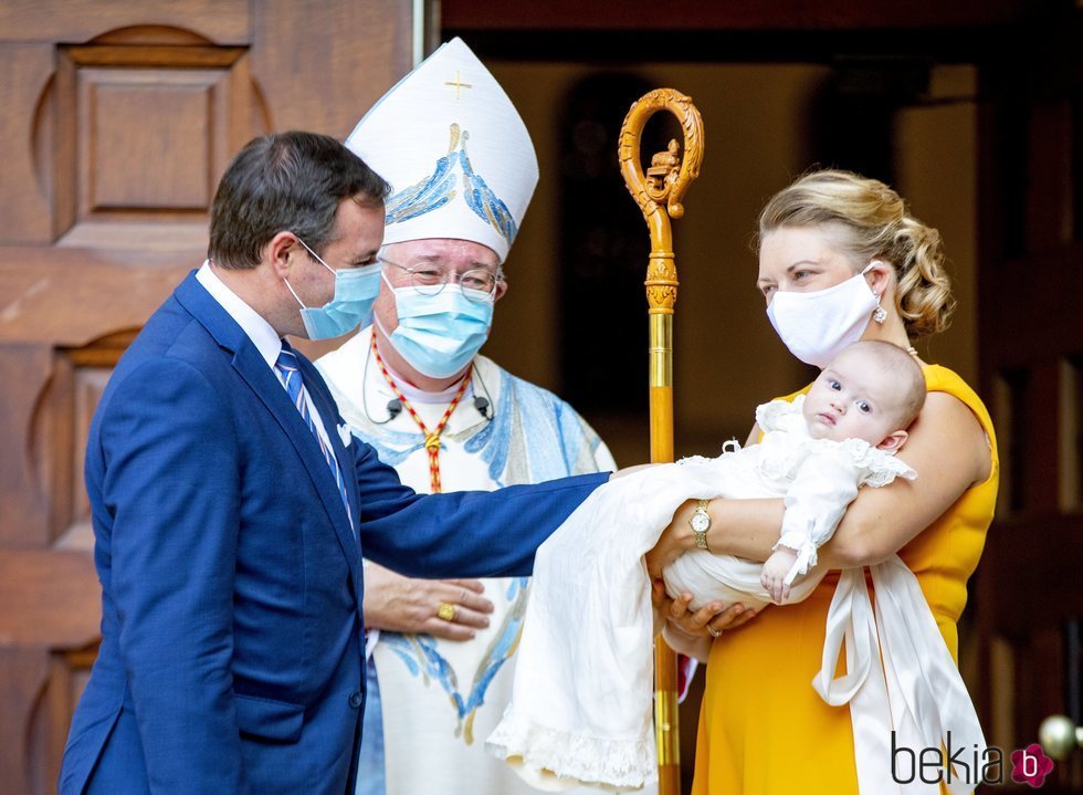 Carlos de Luxemburgo con sus padres y el Arzobispo de Luxemburgo en su bautizo