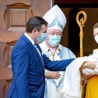 Carlos de Luxemburgo con sus padres y el Arzobispo de Luxemburgo en su bautizo