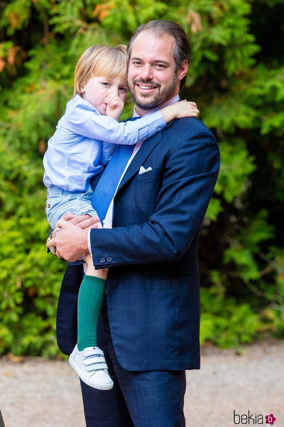 Félix de Luxemburgo y su hijo Liam de Luxemburgo en el bautizo de Carlos de Luxemburgo