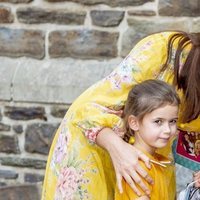 Claire de Luxemburgo y su hija Amalia de Luxemburgo en el bautizo de Carlos de Luxemburgo