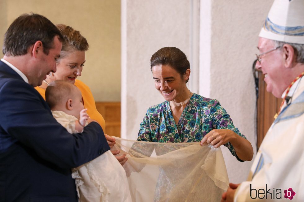 Gaëlle de Lannoy ejerce como madrina de Carlos de Luxemburgo en presencia de Guillermo y Stéphanie de Luxemburgo