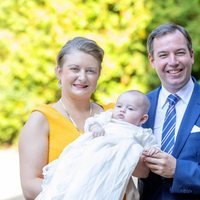 Carlos de Luxemburgo con sus padres, Guillermo y Stéphanie de Luxemburgo, en su bautizo