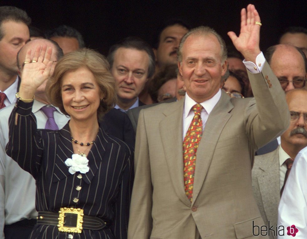 Los Reyes Juan Carlos y Sofía saludando en la Cumbre Iberoamericana de 1999 en Cuba