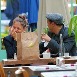 Katie Holmes y Emilio Vitolo, muy cómplices en Nueva York