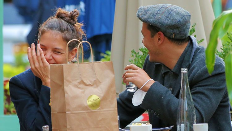 Katie Holmes y Emilio Vitolo, muy cómplices en Nueva York