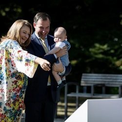 Carlos de Luxemburgo con Guillermo y Stéphanie de Luxemburgo en su primer acto oficial