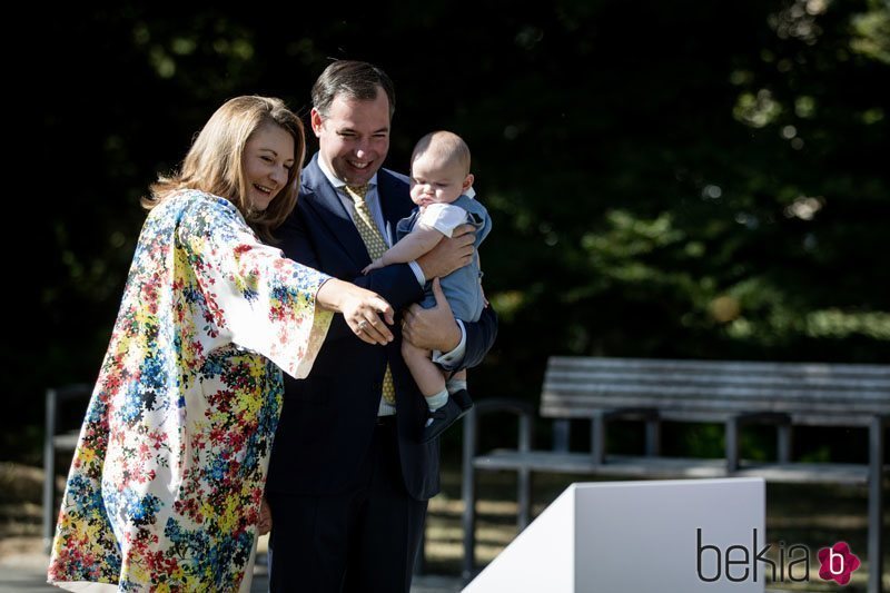 Carlos de Luxemburgo con Guillermo y Stéphanie de Luxemburgo en su primer acto oficial