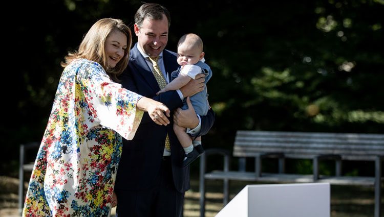 Carlos de Luxemburgo con Guillermo y Stéphanie de Luxemburgo en su primer acto oficial