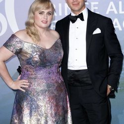 Rebel Wilson y su novio Jacob Busch en la gala para la Salud Planetaria de Montecarlo 2020