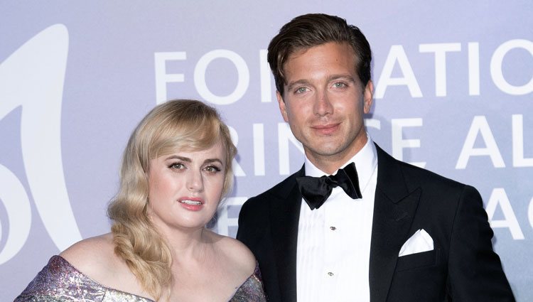 Rebel Wilson y su novio Jacob Busch en la gala para la Salud Planetaria de Montecarlo 2020