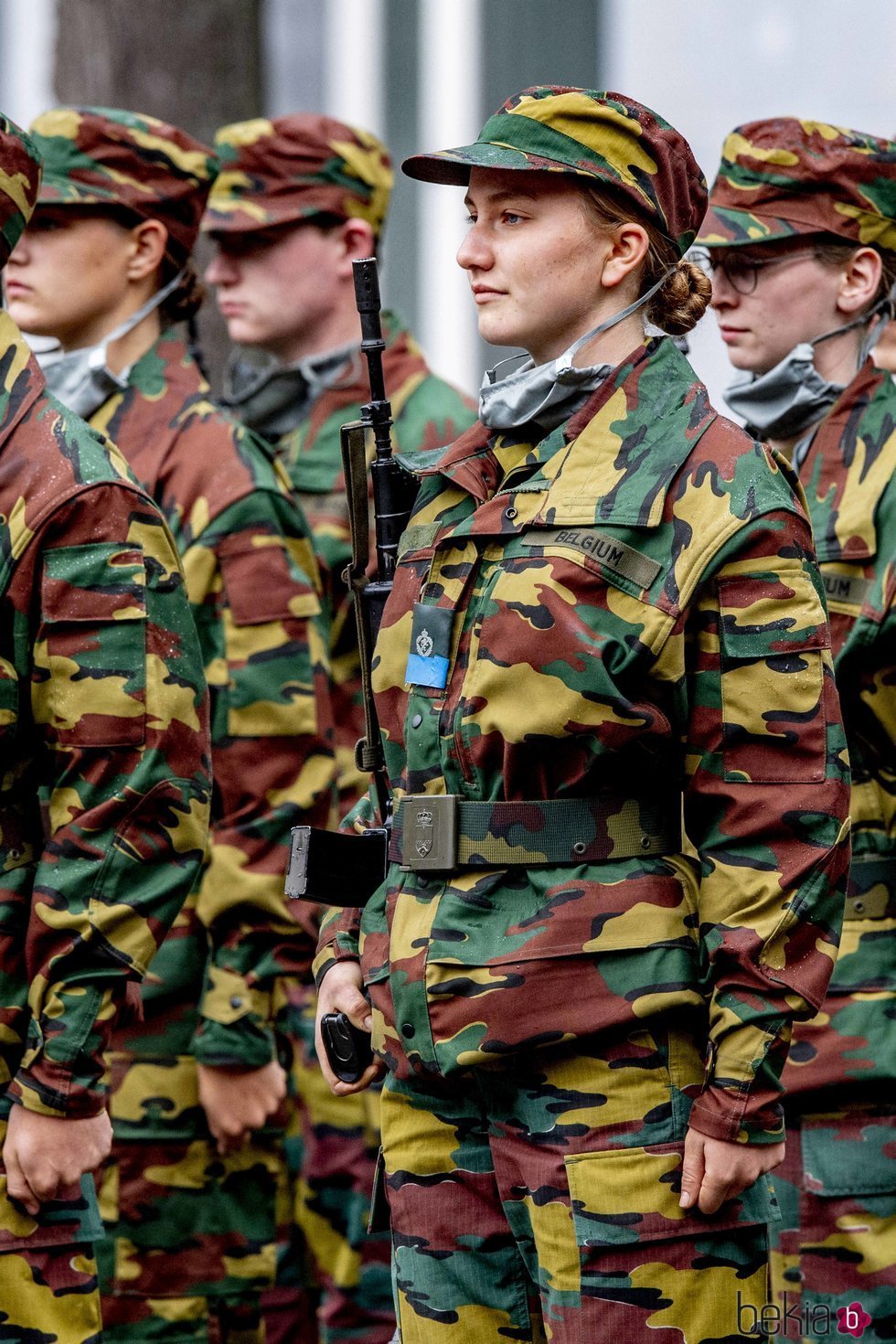 Isabel de Bélgica en su instrucción militar