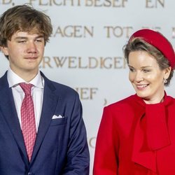 Matilde de Bélgica y Gabriel de Bélgica en la apertura del curso de la Real Academia Militar en Bruselas