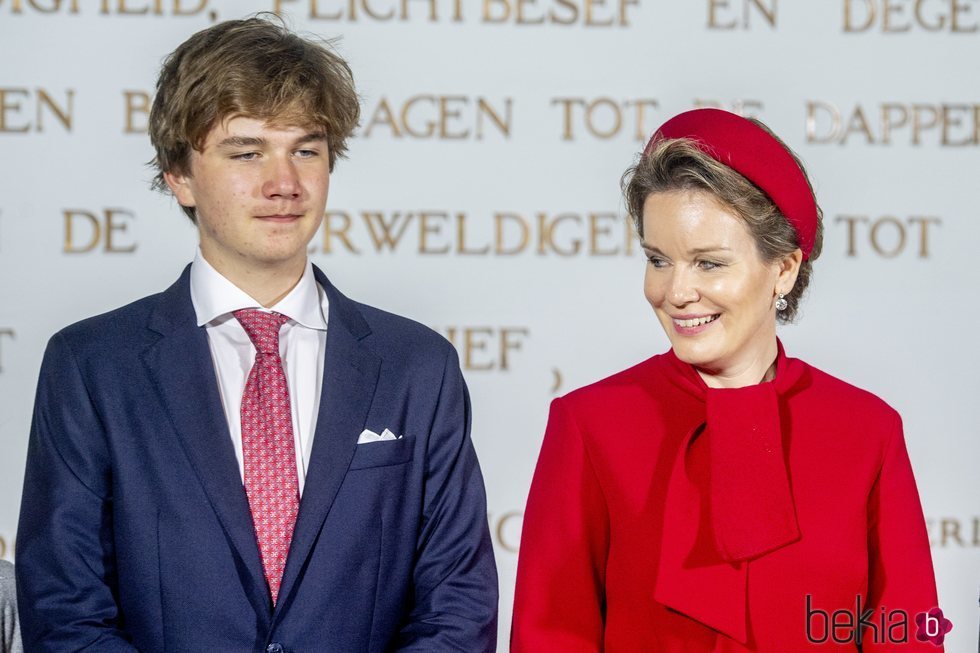 Matilde de Bélgica y Gabriel de Bélgica en la apertura del curso de la Real Academia Militar en Bruselas