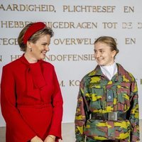 Matilde de Bélgica e Isabel de Bélgica en la apertura del curso de la Real Academia Militar en Bruselas