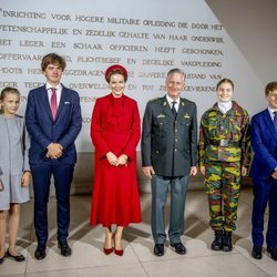 Felipe y Matilde de Bélgica con sus hijos Isabel, Gabriel, Emmanuel y Leonor de Bélgica en la apertura del curso de la Real Academia Militar de Bruselas