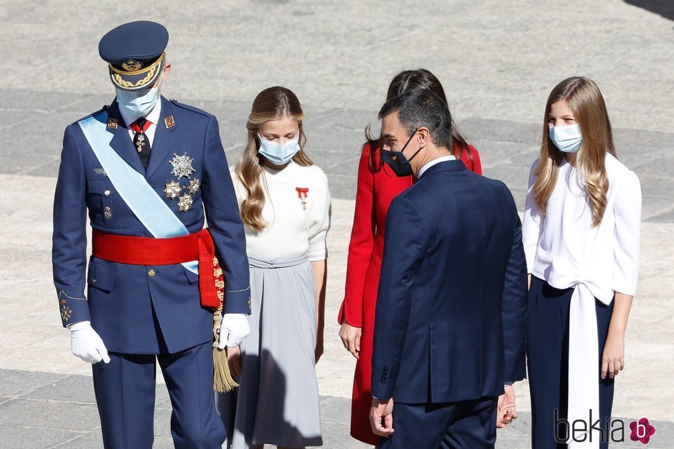 Los Reyes Felipe y Letizia, la Princesa Leonor y la Infanta Sofía con Pedro Sánchez en el Día de la Hispanidad 2020