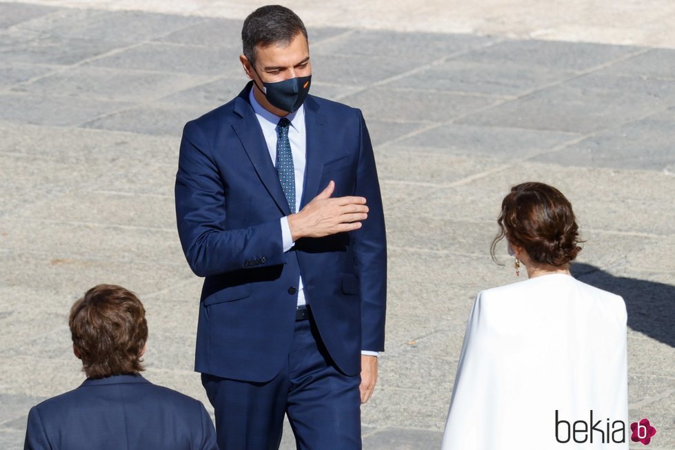 Pedro Sánchez saluda a Isabel Díaz Ayuso en el Día de la Hispanidad 2020