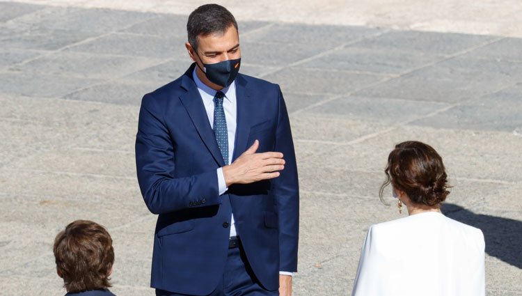 Pedro Sánchez saluda a Isabel Díaz Ayuso en el Día de la Hispanidad 2020