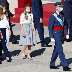 El Rey Felipe, seguido de la Reina Letizia, la Princesa Leonor y la Infanta Sofía en el Día de la Hispanidad 2020