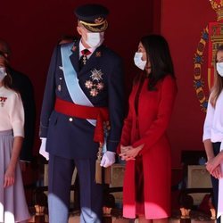 Los Reyes Felipe y Letizia hablan en presencia de la Princesa Leonor y la Infanta Sofía en el Día de la Hispanidad 2020