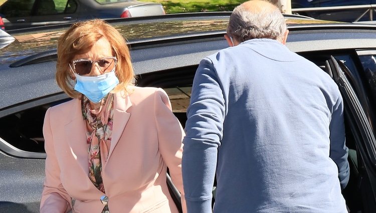 María Teresa Campos llegando a casa de Carmen Borrego tras la polémica