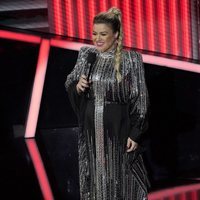 Kelly Clarkson ejerciendo de presentadora de los Billboard Music Awards 2020