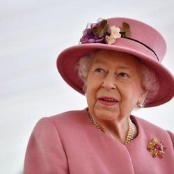 La Reina Isabel en su primera visita oficial después de su confinamiento