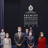 Los Reyes Felipe y Letizia y sus hijas Leonor y Sofía en la audiencia a los galardonados de los Premios Princesa de Asturias 2020