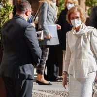 La Reina Sofía con Adrián Barbón y Carmen Calvo a su llegada a Oviedo para los Premios Princesa de Asturias 2020