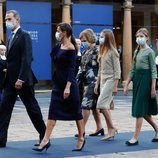 Los Reyes Felipe y Letizia y sus hijas Leonor y Sofía y la Reina Sofía en los Premios Princesa de Asturias 2020