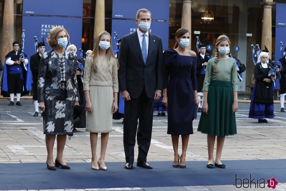 Los Reyes Felipe y Letizia, la Princesa Leonor, la Infanta Sofía y la Reina Sofía en los Premios Princesa de Asturias 2020