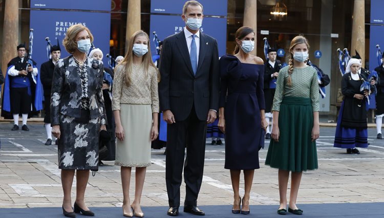 Los Reyes Felipe y Letizia, la Princesa Leonor, la Infanta Sofía y la Reina Sofía en los Premios Princesa de Asturias 2020