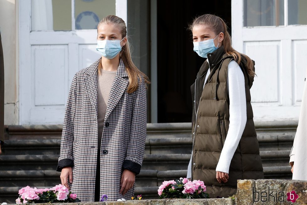 La Princesa Leonor y la Infanta Sofía durante su visita a Somao, Pueblo Ejemplar de Asturias 2020